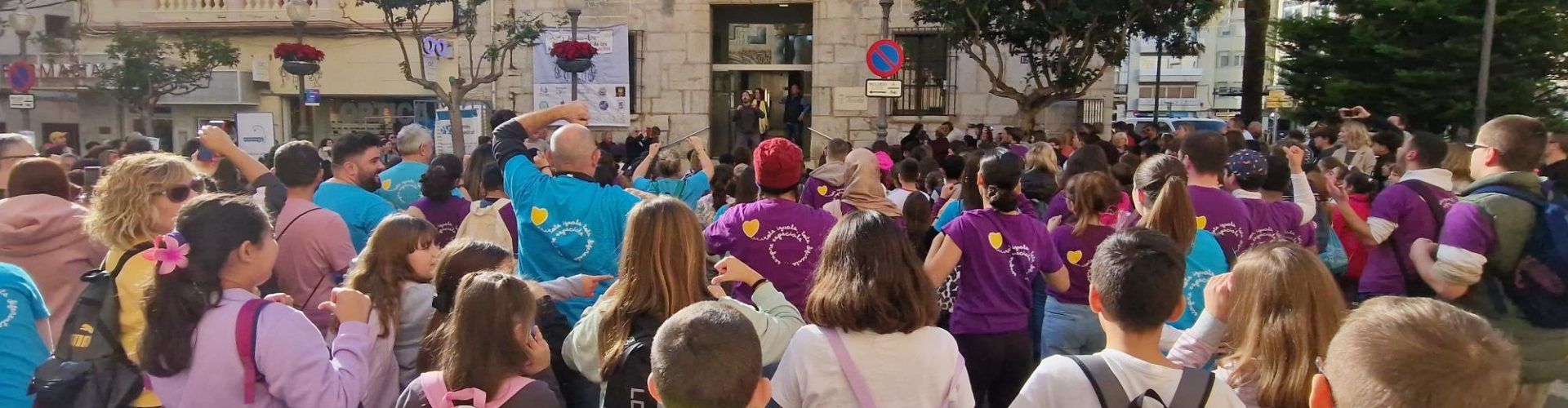 Ball col·lectiu, manifest i parades informatives en les Jornades per les persones amb discapacitat