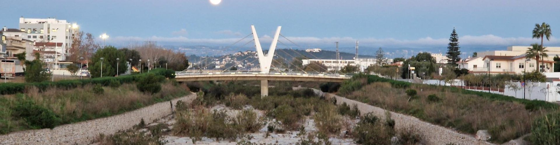 Fotos: sol i lluna en un matí de diumenge