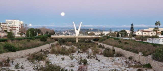 Fotos: sol i lluna en un matí de diumenge