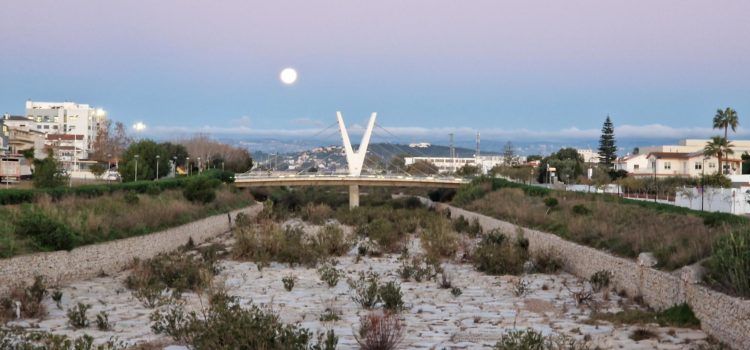 Fotos: sol i lluna en un matí de diumenge