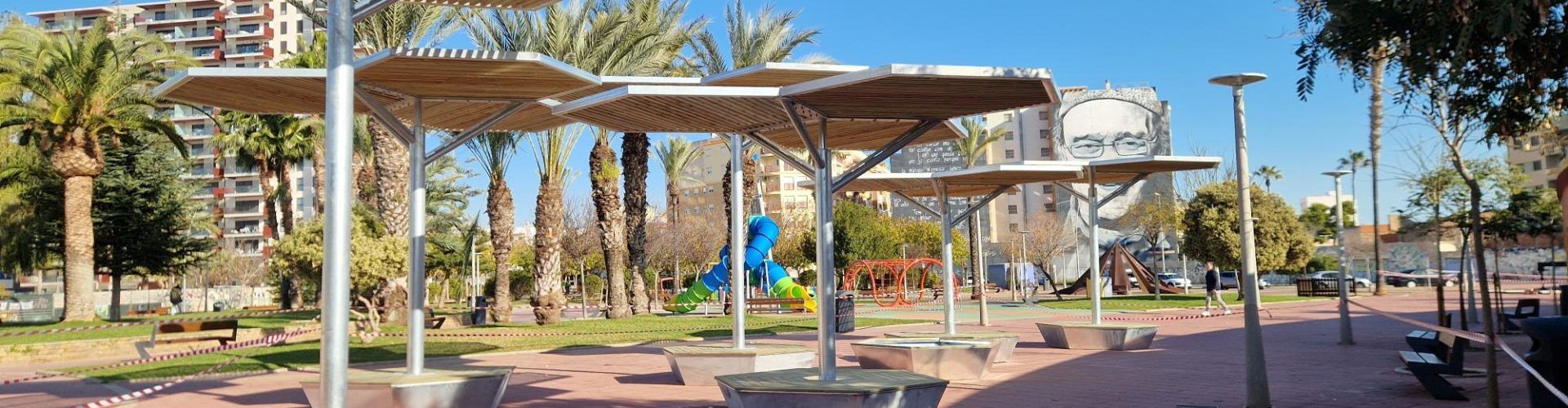 L’Ajuntament instal·la pèrgoles a la plaça d’Espanya