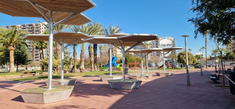 L’Ajuntament instal·la pèrgoles a la plaça d’Espanya