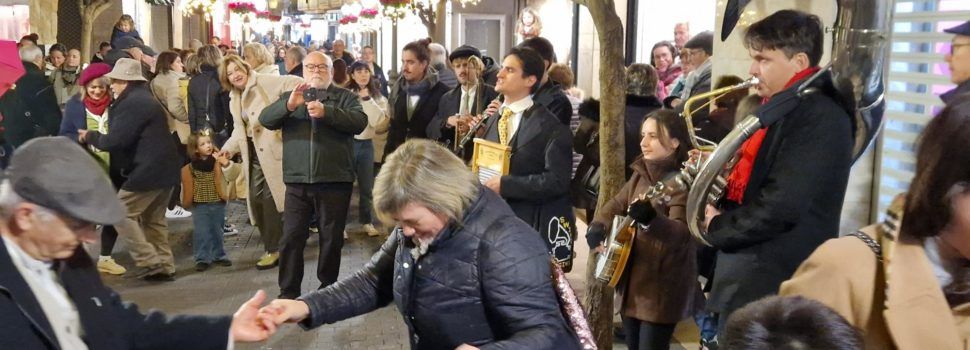 Concert itinerant “Ara ve Nadal tour” per Swing Engine Street Sextet