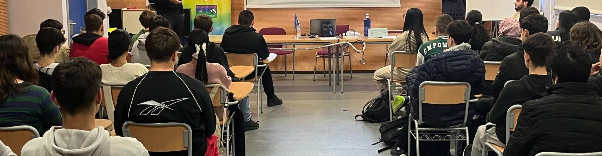 Formació per a acabar amb l’assetjament escolar a l’IES Serra d’Irta a càrrec de la Policia Local d’Alcalà-Alcossebre