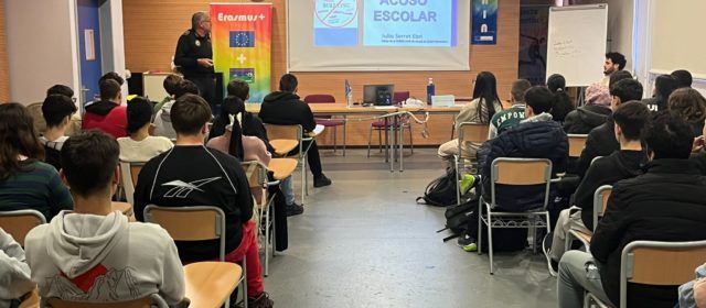 Formació per a acabar amb l’assetjament escolar a l’IES Serra d’Irta a càrrec de la Policia Local d’Alcalà-Alcossebre