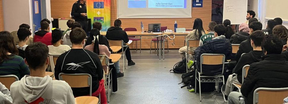 Formació per a acabar amb l’assetjament escolar a l’IES Serra d’Irta a càrrec de la Policia Local d’Alcalà-Alcossebre