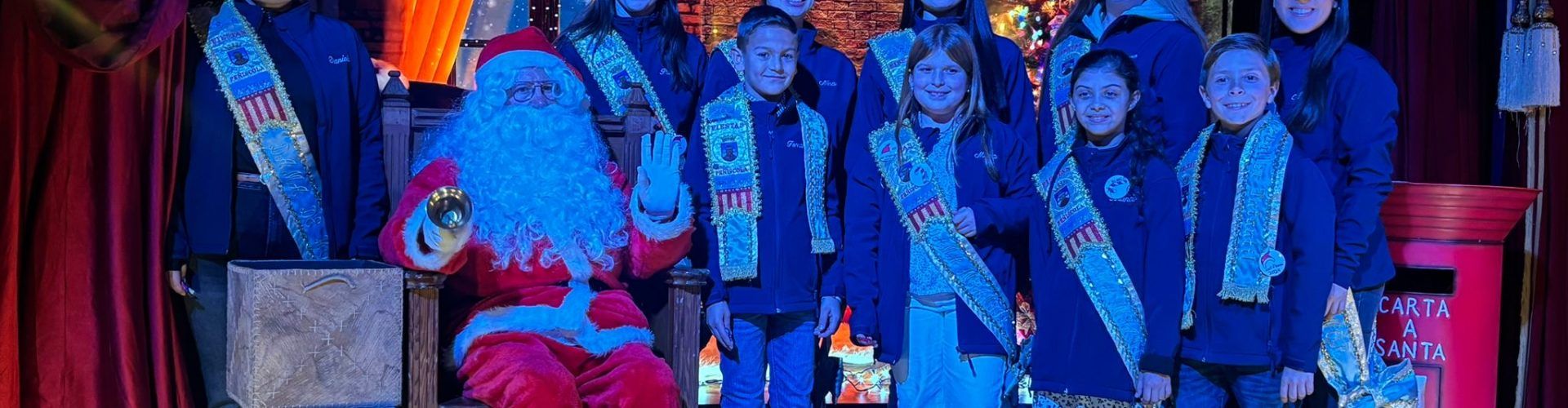 Papà Noel recull les cartes amb els desitjos de les i els més xicotets al Magic Museum by Yunk
