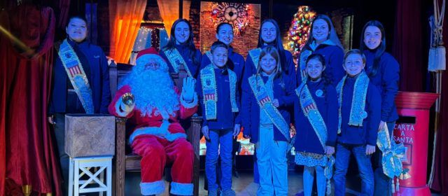 Papà Noel recull les cartes amb els desitjos de les i els més xicotets al Magic Museum by Yunk