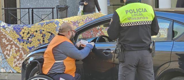 12 multes fictícies en la nova campanya de conscienciació del cinturó de seguritat