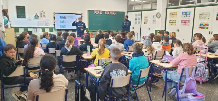 Pilotaires visiten escoles vinarossenques
