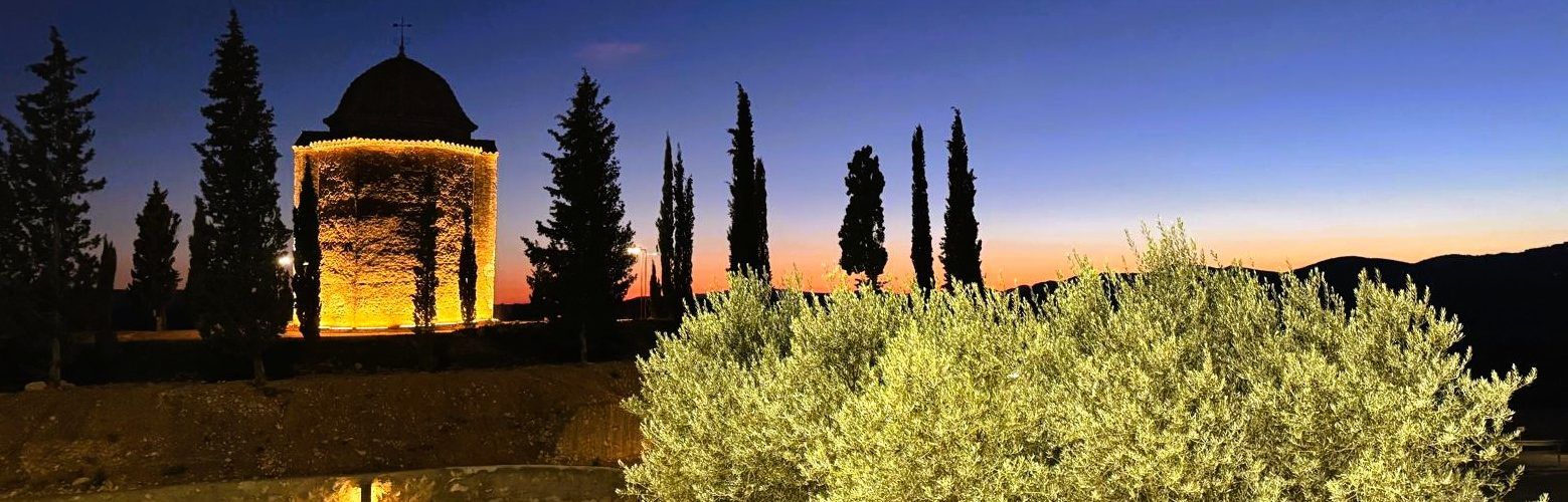 El Calvari de Canet lo Roig ja compta amb una càlida il·luminació exterior que realça l’ancestral edificació