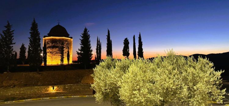El Calvari de Canet lo Roig ja compta amb una càlida il·luminació exterior que realça l’ancestral edificació
