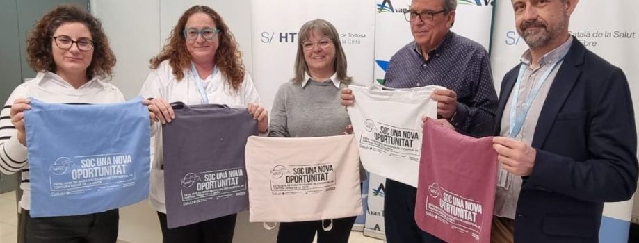 “Soc una nova oportunitat”: bosses reciclades, inclusives i solidàries fetes de roba de l’HTVC