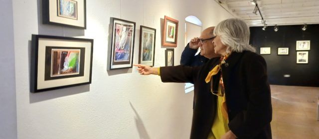 El Mucbe de Benicarló inaugura una exposició solidària amb les felicitacions de Nadal de Fernando Peiró