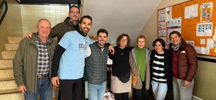 Benicarló entrega el material escolar i les joguines a Algemesí