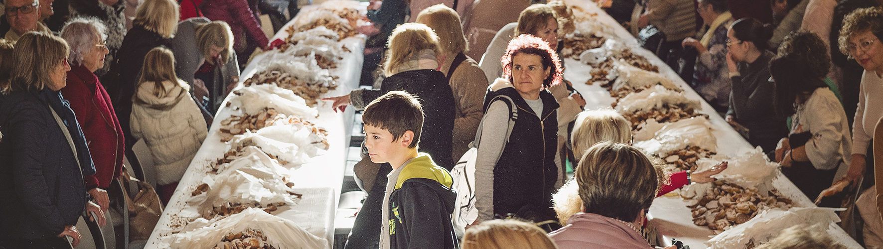 Gran participació en l’embolicà de les coquetes de Sant Antoni a Benicarló