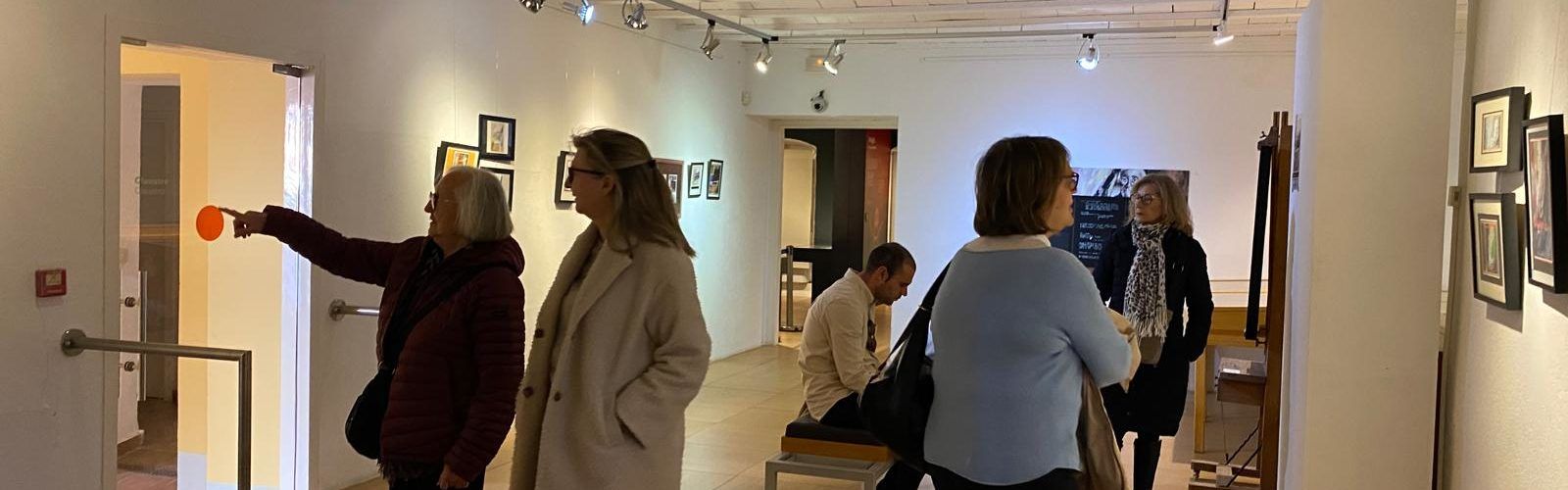 El MUCBE clausura la exposición ‘Capricis Nadalencs de Fernando Peiró’, 40 felicitaciones navideñas realizadas por el artista
