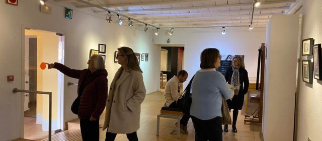El MUCBE clausura la exposición ‘Capricis Nadalencs de Fernando Peiró’, 40 felicitaciones navideñas realizadas por el artista