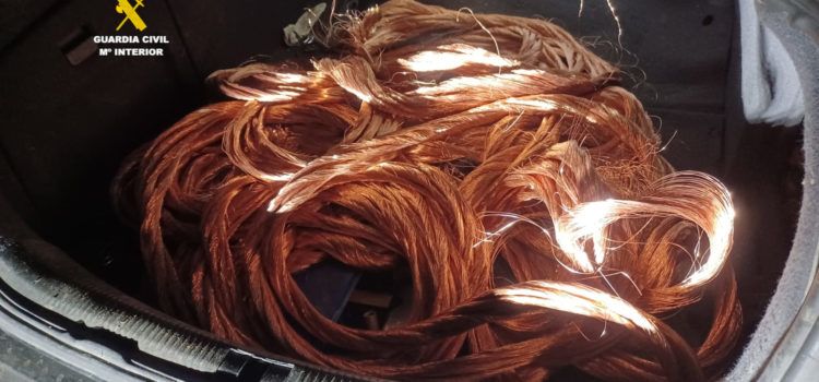 Tres detenidos por presunto robo de tres toneladas de cobre en dos fábricas de Sant Mateu y Sant Jordi