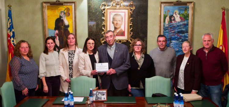 Benassal ret un emotiu homenatge a Julio Tena Miralles, el seu Jutge de Pau durant 16 anys