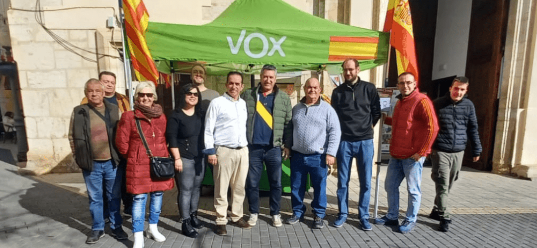 Mesa informativa de VOX en Vinaròs