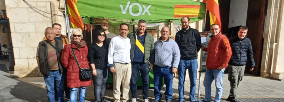 Mesa informativa de VOX en Vinaròs