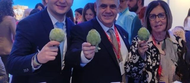 Benicarló es presenta a Fitur 2025 amb una nova Guia Gastronòmica