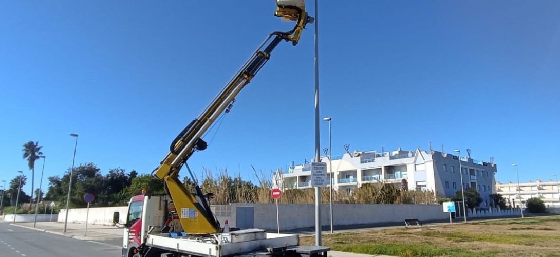 L’Ajuntament d’Amposta inicia el canvi d’enllumenat a la urbanització Eucaliptus