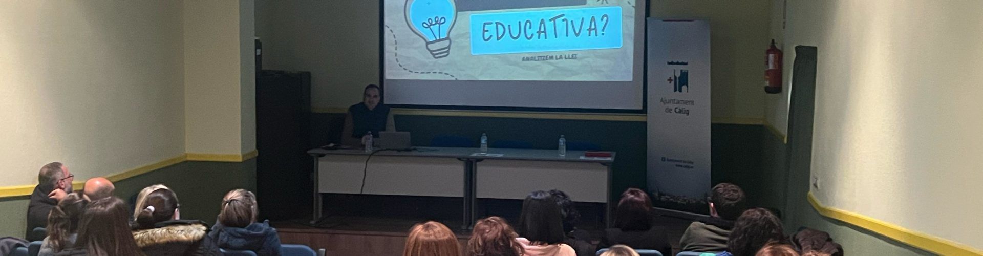 Càlig ha acollit una xerrada informativa de l’associació “Famílies pel valencià”