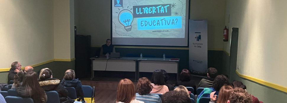 Càlig ha acollit una xerrada informativa de l’associació “Famílies pel valencià”