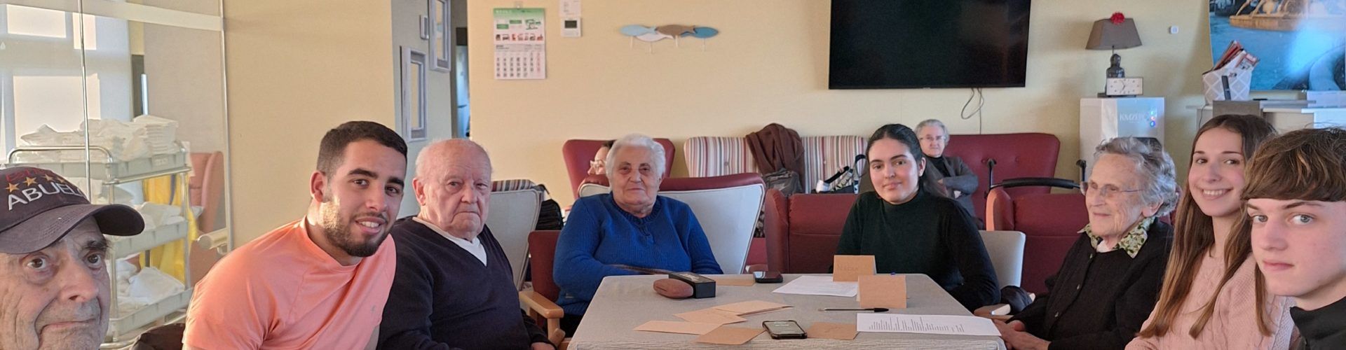 Alumnat de l’Institut Leopoldo Querol entrevista els residents de l’Onada