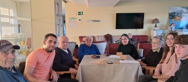 Alumnat de l’Institut Leopoldo Querol entrevista els residents de l’Onada