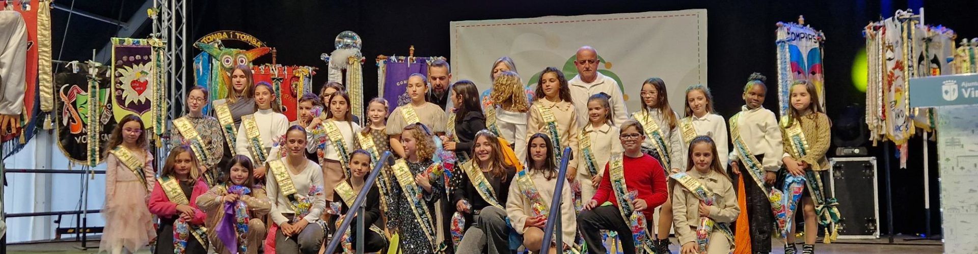 Vídeo i fotos de la imposició de bandes a reines i reis infantils de comparses