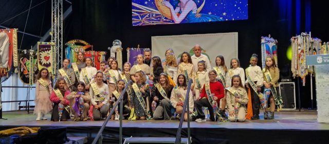 Vídeo i fotos de la imposició de bandes a reines i reis infantils de comparses