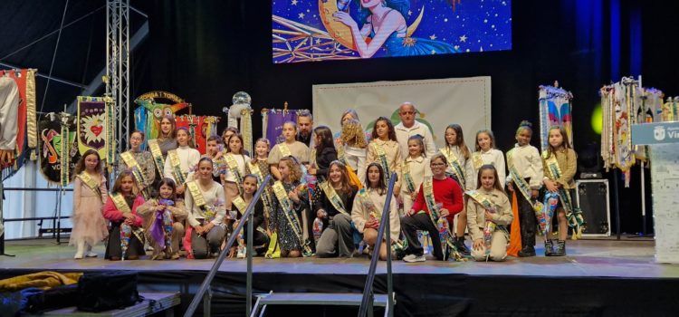 Vídeo i fotos de la imposició de bandes a reines i reis infantils de comparses