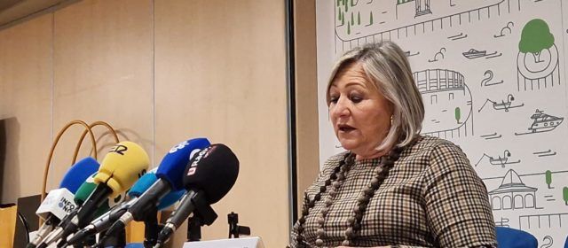 L’alcaldessa Maria Dolores Miralles passa balanç estadístic de la biblioteca municipal