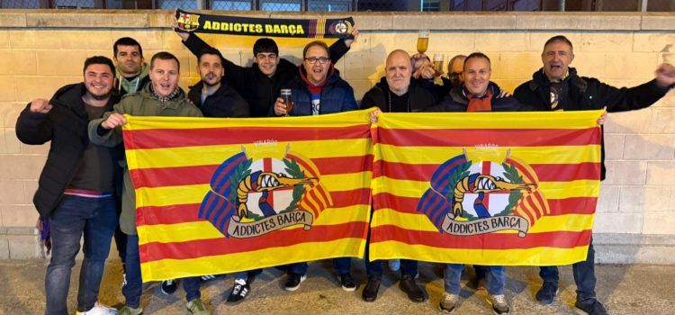 La Penya Addictes Barça de Vinaròs, en el partit de Mestalla contra el València