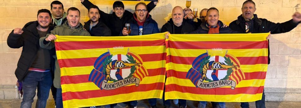La Penya Addictes Barça de Vinaròs, en el partit de Mestalla contra el València