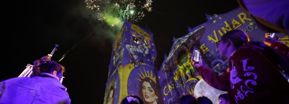 El Carnaval de Vinaròs 2025 s’enlaira amb una espectacular arribada de Carnestoltes