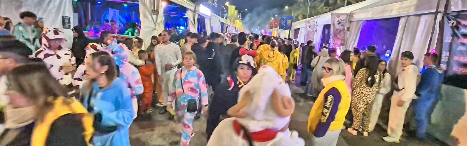 La nit del pijama deixa pas a la desfilada infantil i la “nit boja”