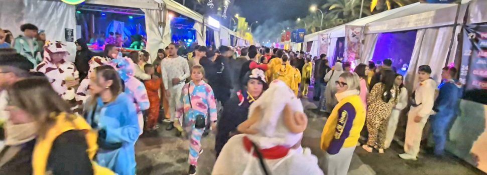 La nit del pijama deixa pas a la desfilada infantil i la “nit boja”