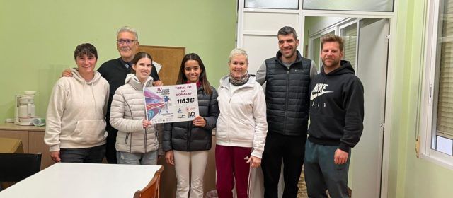 L’AECC de Vinaròs rep els 1.163 euros recaptats en la IV Cursa Solidària