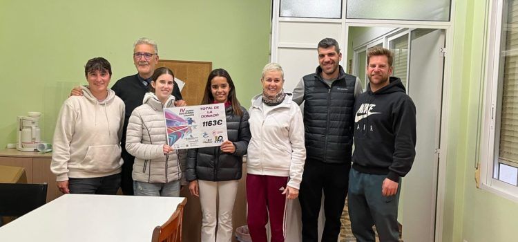 L’AECC de Vinaròs rep els 1.163 euros recaptats en la IV Cursa Solidària