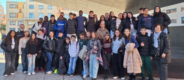 Alumnat de l’IES Leopoldo Querol assisteix a una funció de teatre en francés