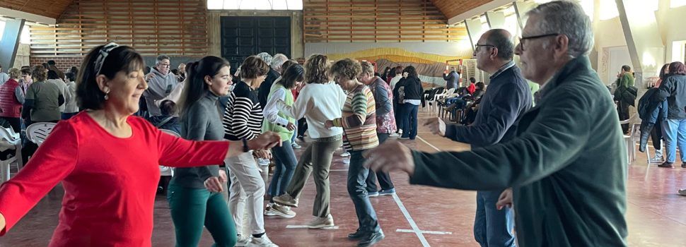 Més de 200 persones ballen el ‘Bureo de l’Oferta’ d’Albocàsser
