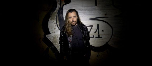 Jean Val comença una nova etapa musical amb el videoclip «Perroni»