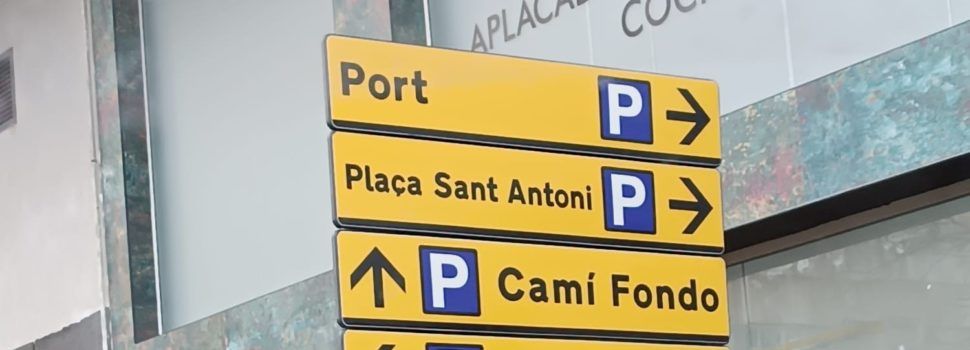 Governació millora la senyalització dels pàrquings públics