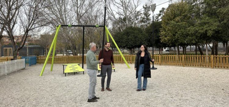 El parc dels Xiribecs d’Amposta estrena la tirolina dels pressupostos participatius