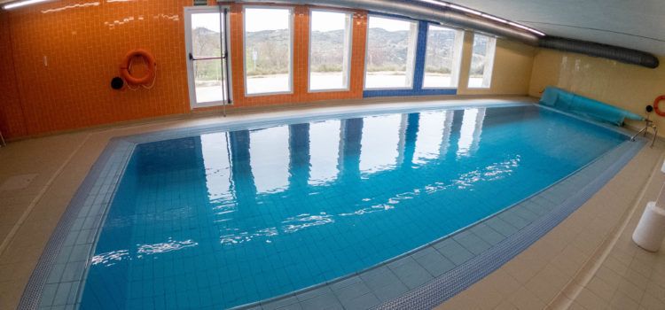 El poliesportiu de Morella amplia l’horari de la piscina coberta
