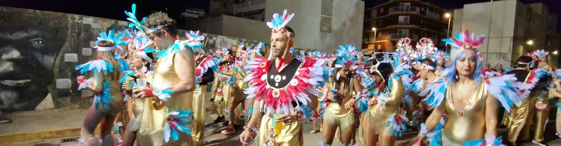 La primera gran desfilada de Carnaval, en vídeos i fotos